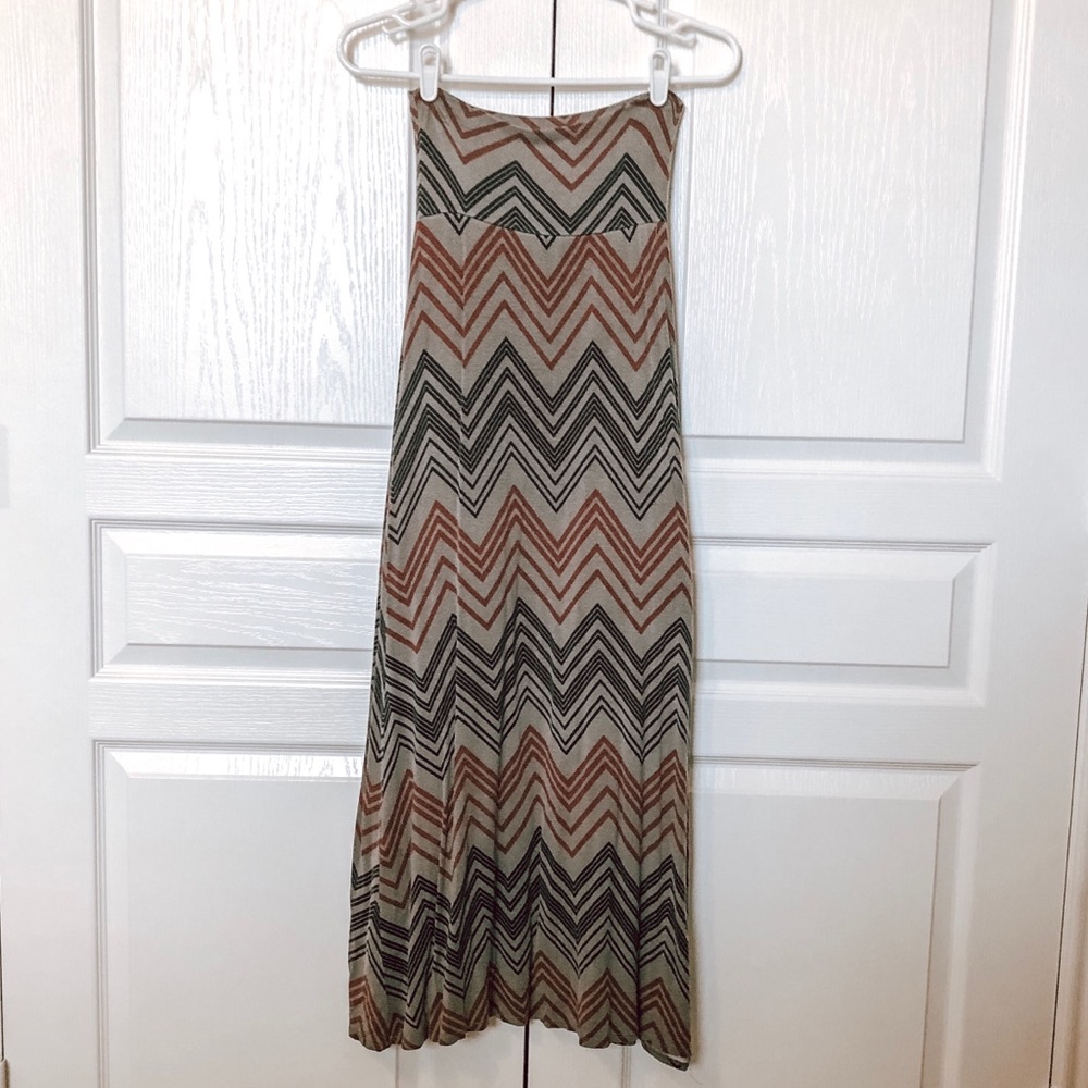Wet Seal | Gray, Red, and Black chevron maxi skirt